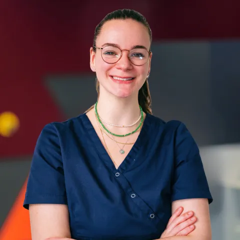 Audrey Altmann dentiste spécialisée en endodontie à mons